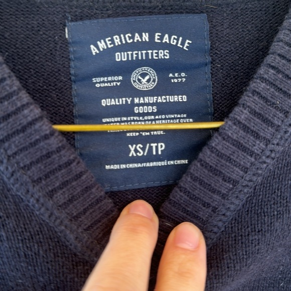 Navy Blue Men’s XS American Eagle V Neck Sweater - Picture 3 of 3